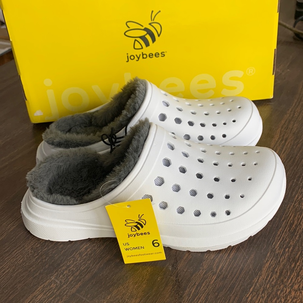 COPY - NWT Women’s Joybees Cozy Clog White Indoor Outdoor Removable Liner